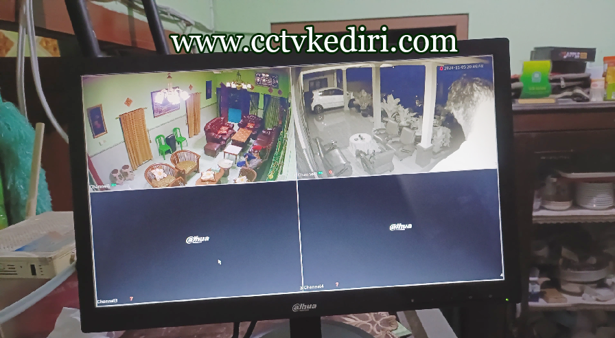 <p>Cctv dengan merk dahua kini kamera yang berkualitas sudah banyak yang menggunakan kamera tersebut karena bukan cuman kualitas saja yang bagus melainkan harga juga minimum jadi anda bisa membeli kamera dahua ini lebih dari satu, anda bisa tempatkan kamera di berbagai sisi yang berbeda-beda agar bisa medapatkan rekaman dari tempat yang berbeda.</p>